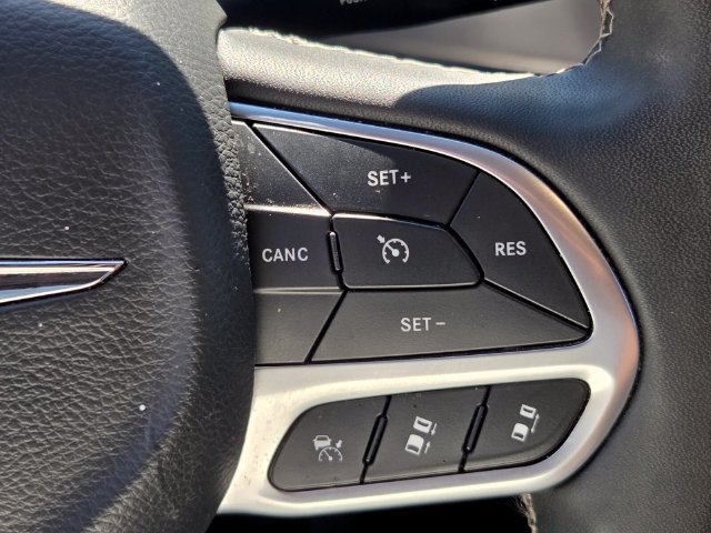 Used 2025 Chrysler Pacifica Select FWD image 21