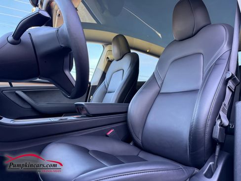 Used 2023 Tesla Model Y Performance image 6