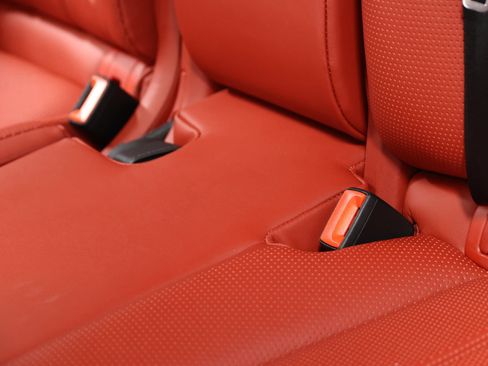 Used 2022 Bentley Bentayga AWD/4WD image 64