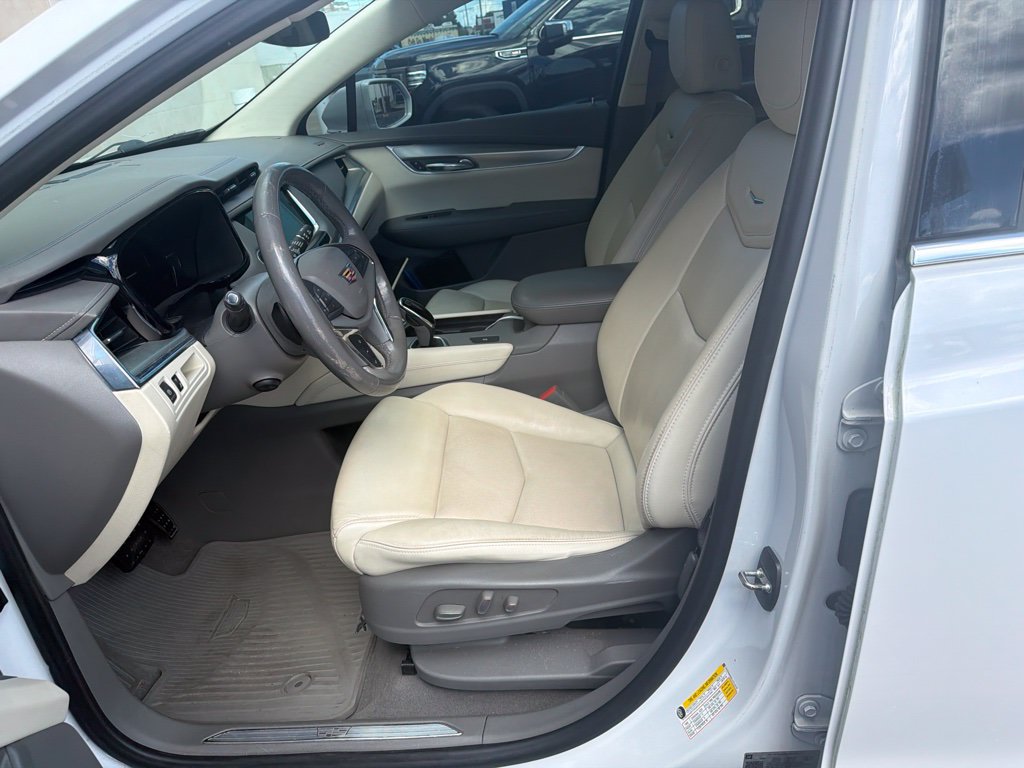 Used 2018 Cadillac XT5 Luxury w/ Driver Awareness Package FWD image 5