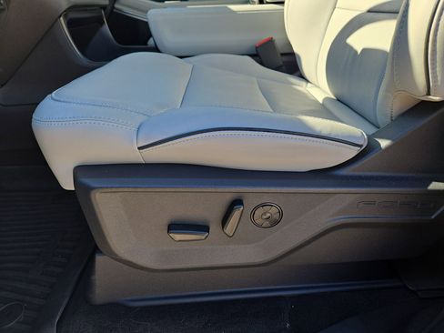 Used 2025 Ford Expedition Platinum w/ Platinum Ultimate Package image 17