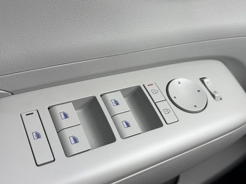 Used 2025 Hyundai Kona SEL FWD image 13