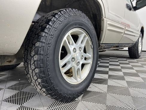 Used 2004 Jeep Grand Cherokee Laredo w/ Tan Your Hide Group image 18