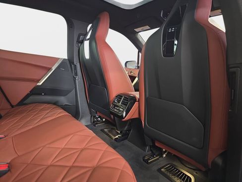 Used 2023 BMW iX xDrive50 w/ Premium Package image 16