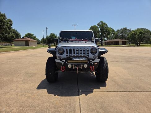 Used 2015 Jeep Wrangler Unlimited Sport w/ Connectivity Group AWD/4WD image 4