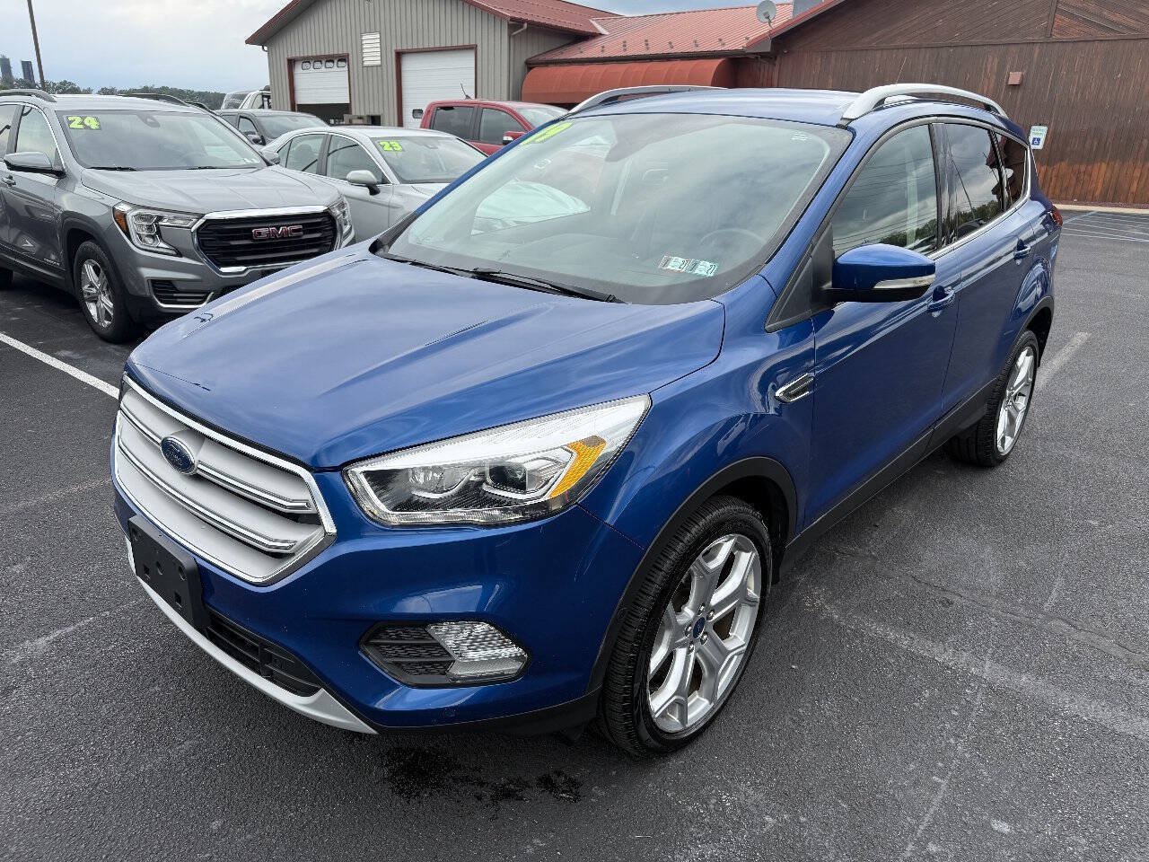 Used 2019 Ford Escape Titanium AWD/4WD image 2