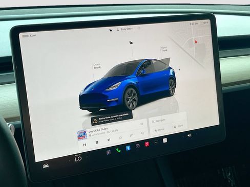 Used 2025 Tesla Model Y Long Range RWD image 15