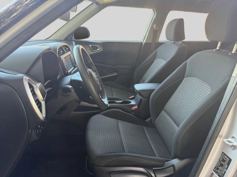 Used 2020 Kia Soul S FWD image 10
