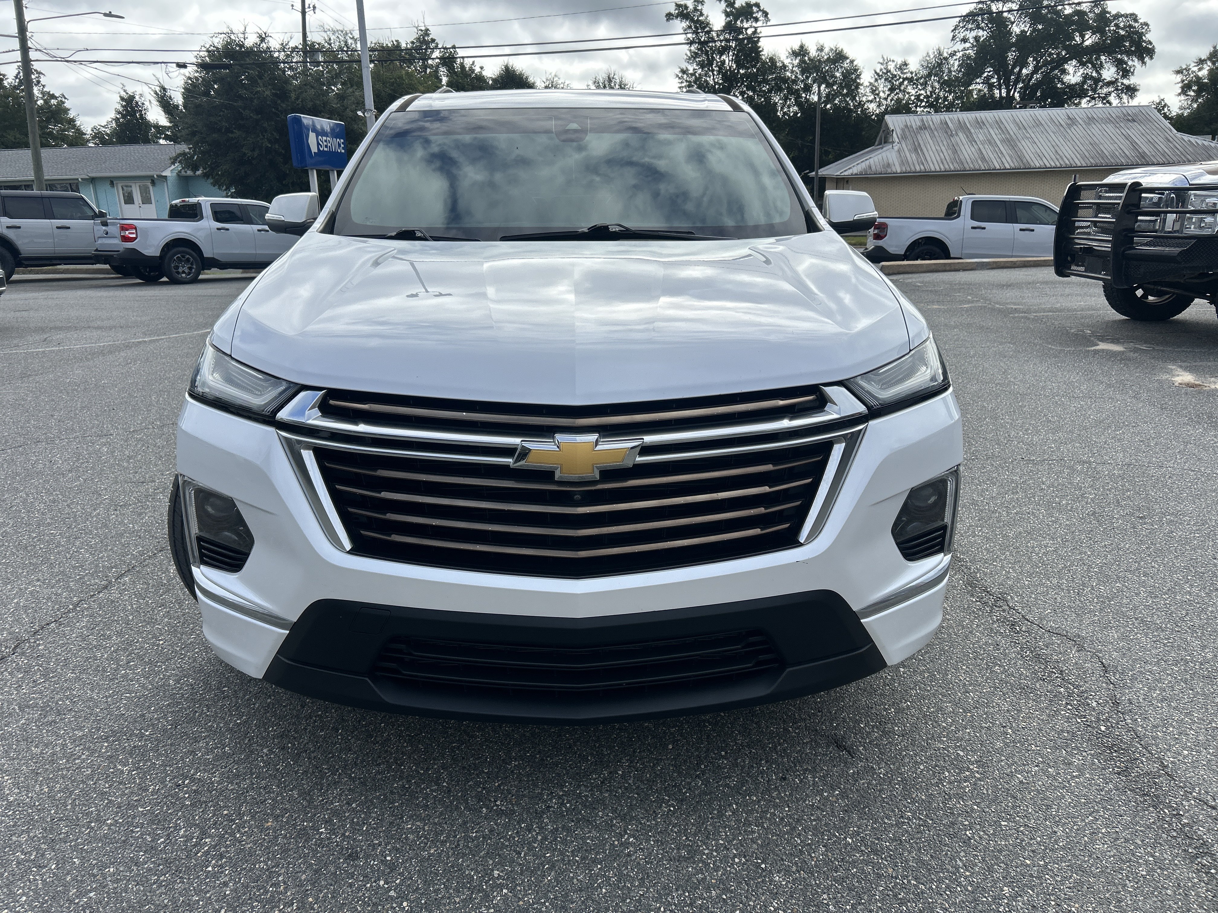Used 2023 Chevrolet Traverse High Country w/ LPO, Floor Liner Package AWD/4WD image 2