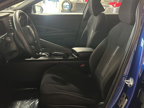 Used 2025 Hyundai Elantra Sport FWD image 12