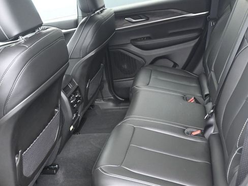 Used 2025 Jeep Grand Cherokee Limited w/ Black Appearance Package RWD image 10