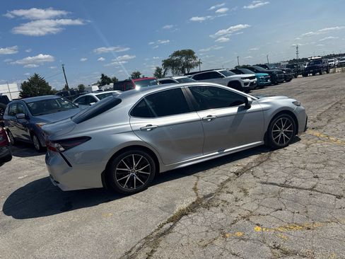 Used 2022 Toyota Camry SE w/ Cold Weather Package AWD/4WD image 5