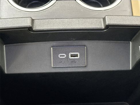 Used 2024 Chevrolet Suburban Premier image 36