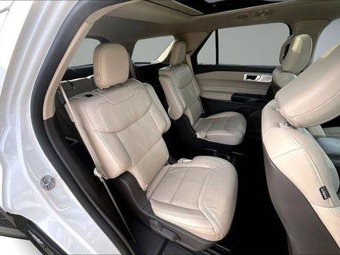 Used 2020 Ford Explorer Platinum w/ Premium Technology Package image 25