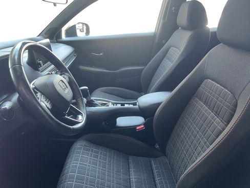 Used 2025 Honda HR-V Sport image 9