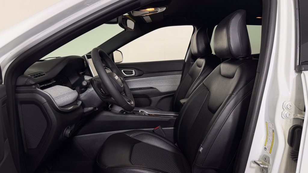 Used 2024 Jeep Compass Latitude AWD/4WD image 13