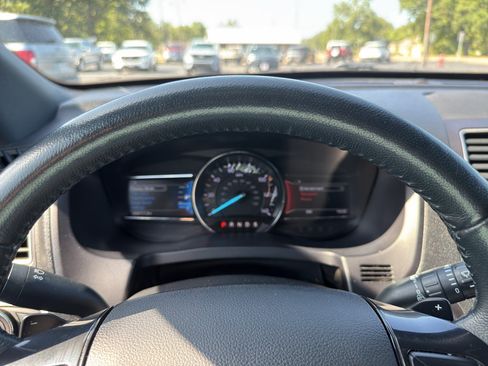 Used 2017 Ford Explorer XLT w/ Equipment Group 202A FWD image 18