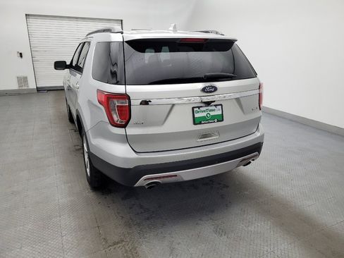 Used 2017 Ford Explorer XLT w/ Equipment Group 202A image 6