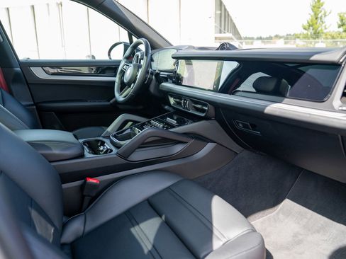 Certified 2025 Porsche Cayenne E-Hybrid AWD/4WD image 26