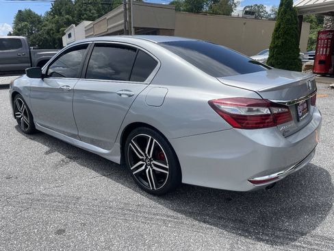 Used 2017 Honda Accord Sport image 11