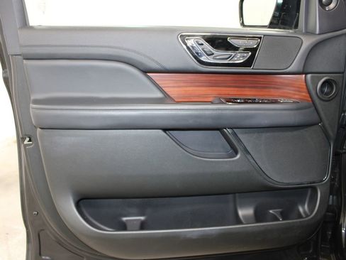 Used 2023 Lincoln Navigator Reserve image 19