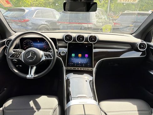 Used 2026 Mercedes-Benz GLC 300 4MATIC image 11