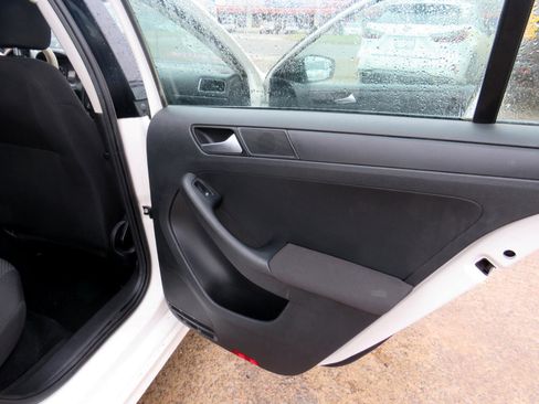 Used 2012 Volkswagen Jetta S image 16