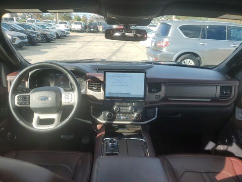 Used 2024 Ford Expedition Limited image 9