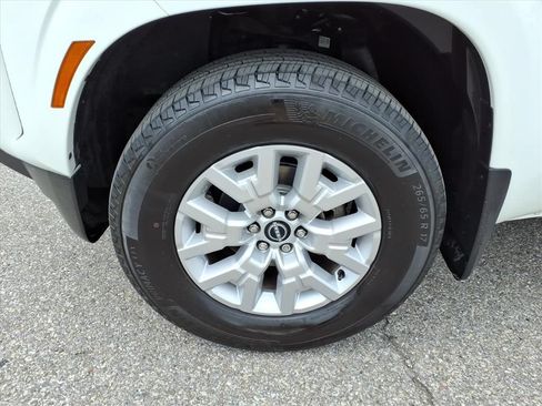 Used 2023 Nissan Frontier SV AWD/4WD image 11