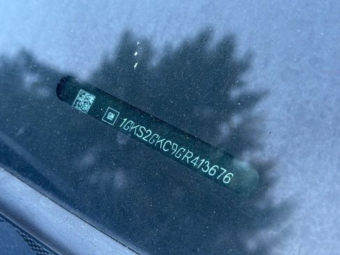 Used 2016 GMC Yukon XL SLT image 3