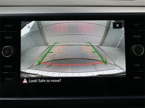 Used 2024 Volkswagen Taos SE image 21