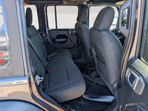 Used 2019 Jeep Wrangler Unlimited Sport S AWD/4WD image 11