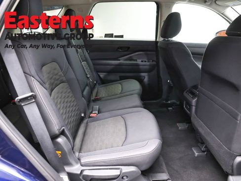 Used 2025 Nissan Pathfinder SV FWD image 23