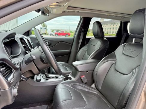 Used 2019 Jeep Cherokee Limited AWD/4WD image 11