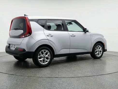 Used 2025 Kia Soul LX w/ LX Technology Package FWD image 9