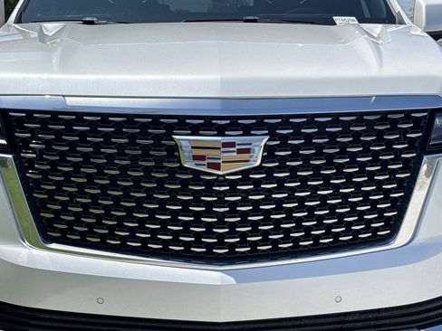 Used 2024 Cadillac Escalade Premium Luxury AWD/4WD image 8
