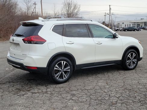 Used 2019 Nissan Rogue SV w/ Sun & Sound Touring Package image 5
