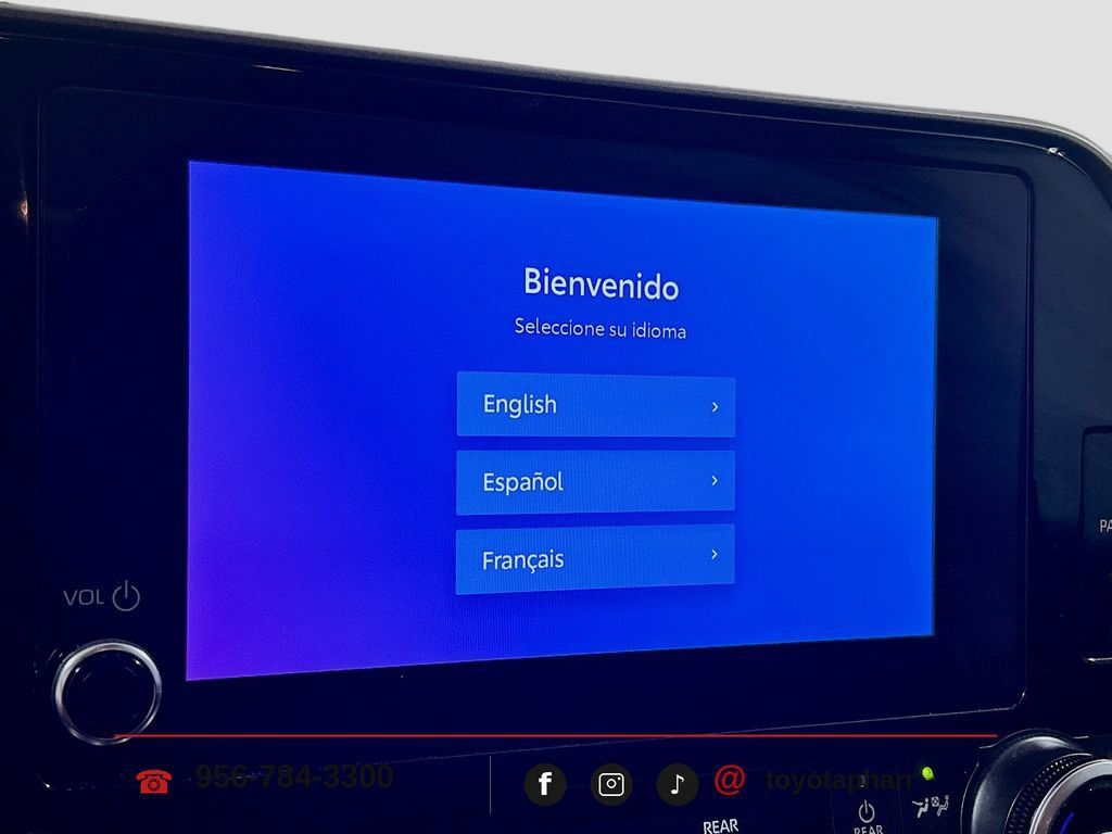 Used 2025 Toyota Highlander XLE FWD image 13