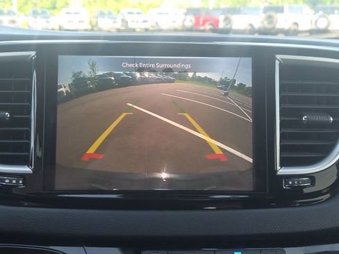 Used 2023 Chrysler Pacifica Touring-L FWD image 34