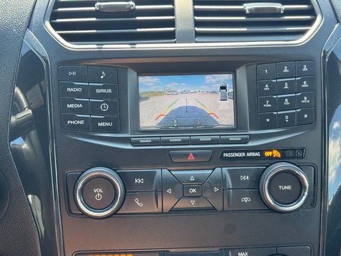 Used 2018 Ford Explorer XLT FWD image 24