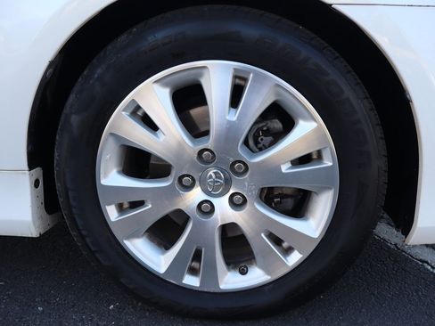 Used 2011 Toyota Avalon Limited image 43