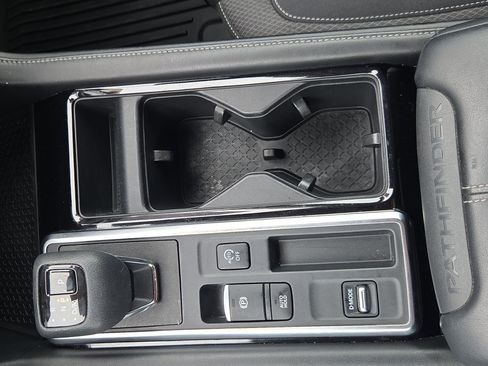 Used 2022 Nissan Pathfinder SV image 37