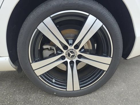 Used 2025 Mercedes-Benz C 300 4MATIC Sedan image 32