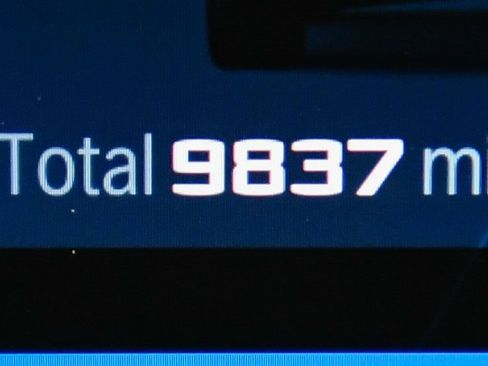 Used 2025 BMW M5 w/ Carbon Package image 16