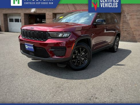 Used 2025 Jeep Grand Cherokee Altitude AWD/4WD image 1