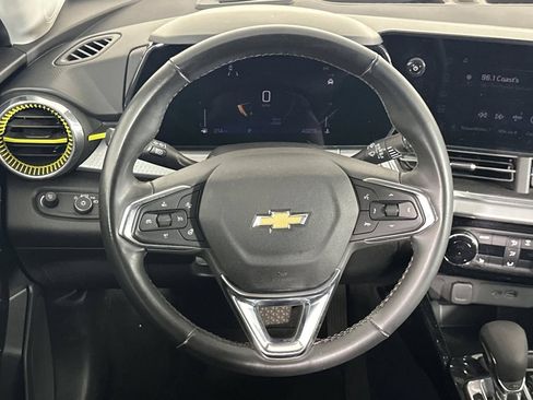 Used 2024 Chevrolet Trax LT w/ Driver Confidence Package FWD image 13