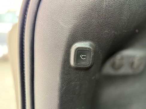 Used 2019 Jeep Cherokee Limited image 29