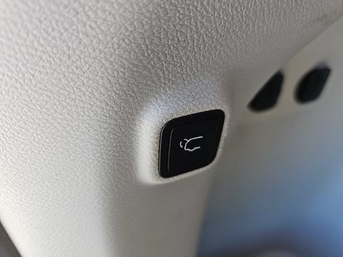 Certified 2020 Jeep Cherokee Limited AWD/4WD image 23