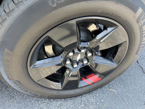 Used 2022 Chevrolet Colorado LT w/ Redline Special Edition RWD image 4
