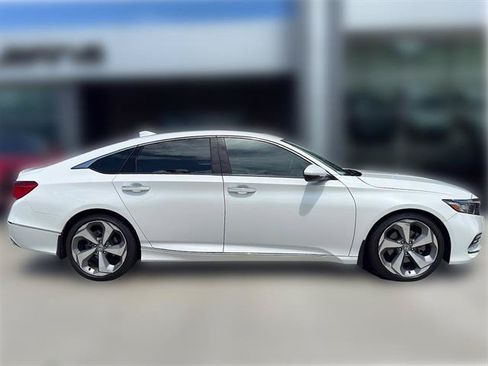 Used 2018 Honda Accord Touring image 8